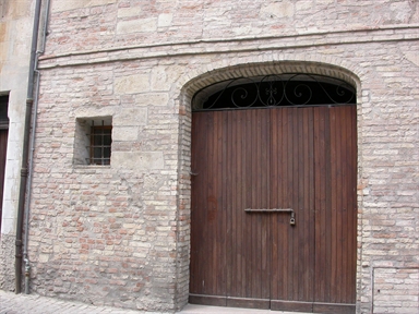 Casa a schiera in piazza Damiani